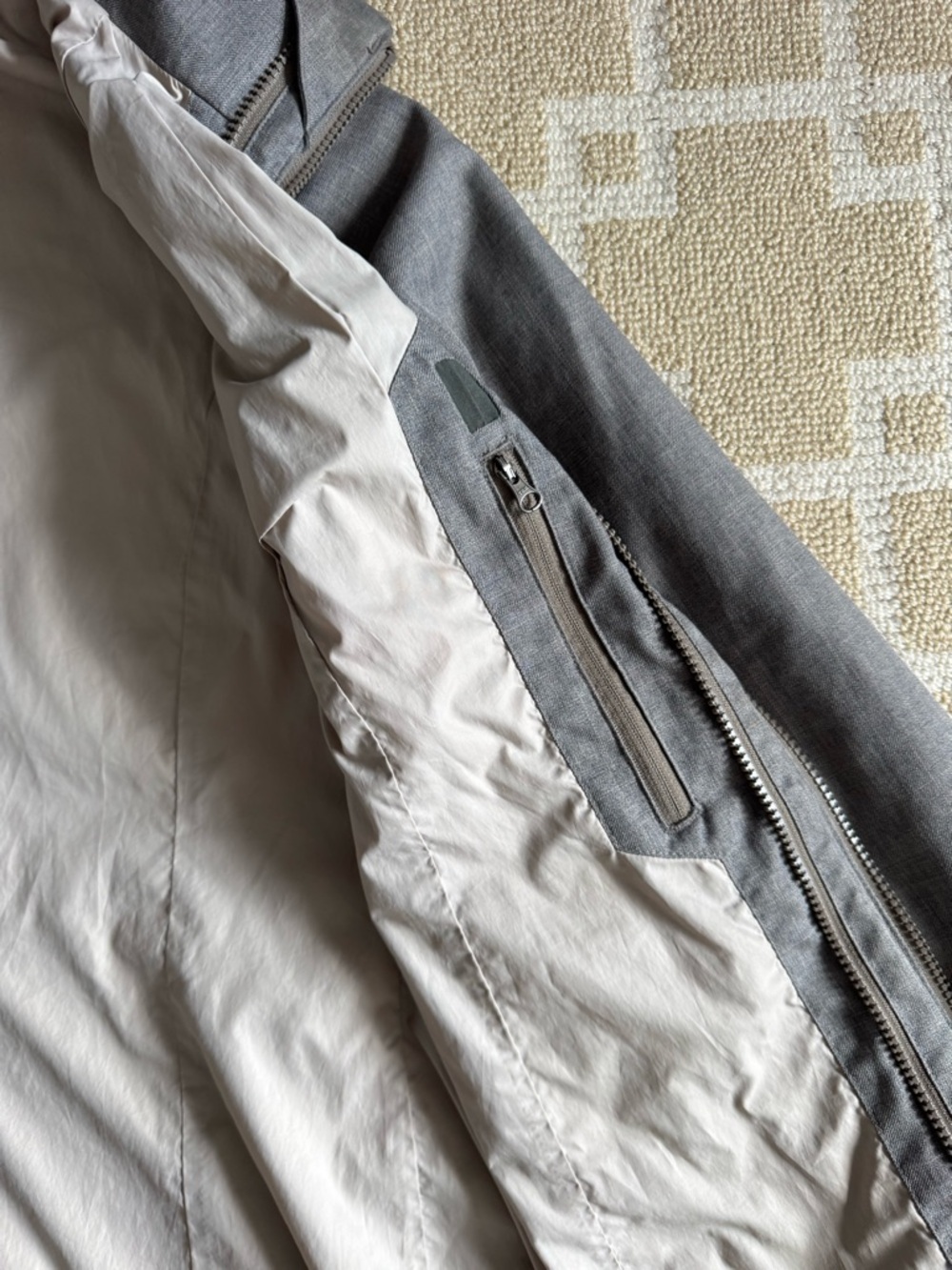L.L. Bean Waterproof Hooded Rain Jacket Gray Lightweight Outdoor Hiking Size XS - Picture 6 of 13